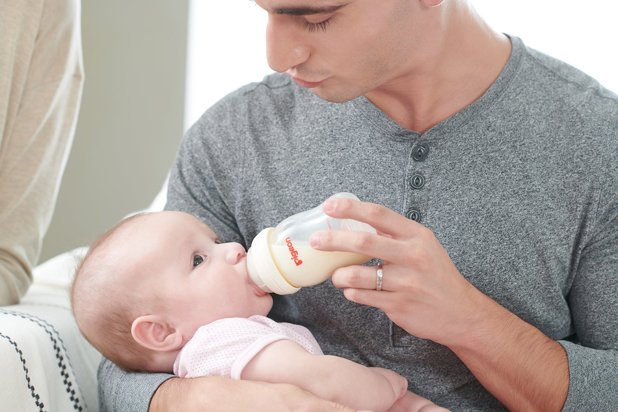 How to Choose Your Baby's First Bottle